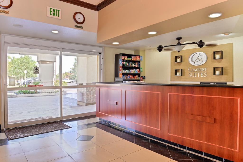 Comfort Suites Μπέικερσφιλντ Εξωτερικό φωτογραφία