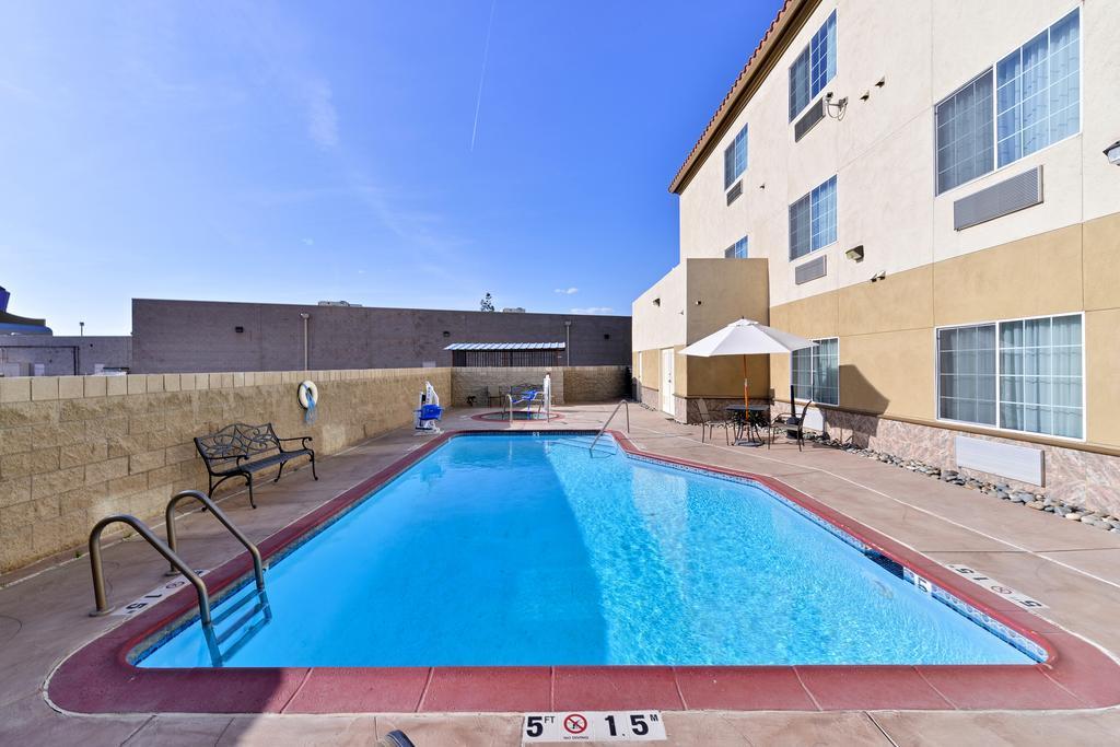 Comfort Suites Μπέικερσφιλντ Εξωτερικό φωτογραφία